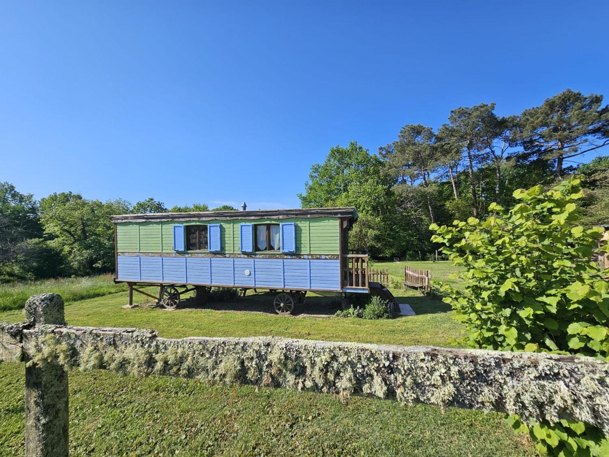 Villa Roulotte Fleur des Champs à Sigalens Extérieur photo